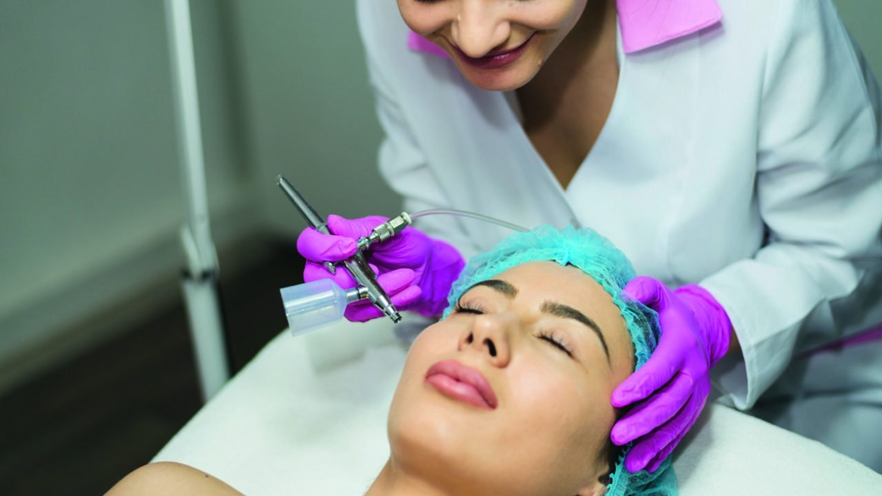 1843206-19oxygenfacialshelpboostcollagenproductionandleavethefacelookingplumpandsoft1